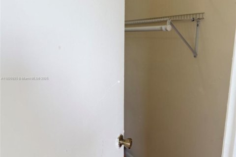 Copropriété à vendre à Hialeah, Floride: 2 chambres, 78.04 m2 № 1977810 - photo 10