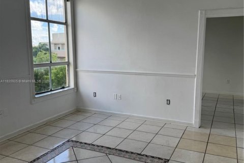 Copropriété à vendre à Hialeah, Floride: 2 chambres, 78.04 m2 № 1977810 - photo 3