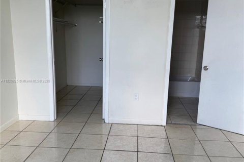 Copropriété à vendre à Hialeah, Floride: 2 chambres, 78.04 m2 № 1977810 - photo 5