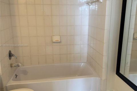 Copropriété à vendre à Hialeah, Floride: 2 chambres, 78.04 m2 № 1977810 - photo 7