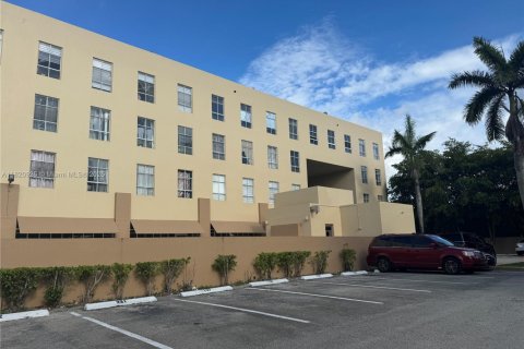 Copropriété à vendre à Hialeah, Floride: 2 chambres, 78.04 m2 № 1977810 - photo 15