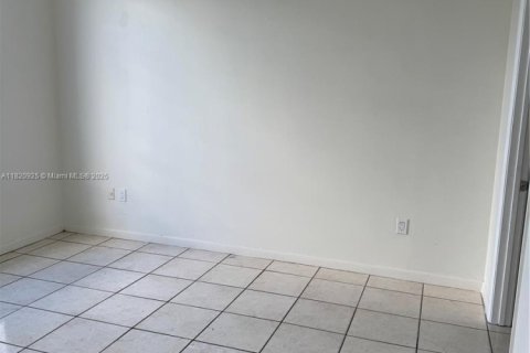 Copropriété à vendre à Hialeah, Floride: 2 chambres, 78.04 m2 № 1977810 - photo 4
