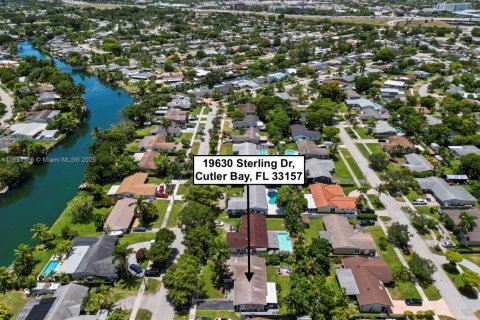 House in Cutler Bay, Florida 3 bedrooms, 164.07 sq.m. № 1858588 - photo 28