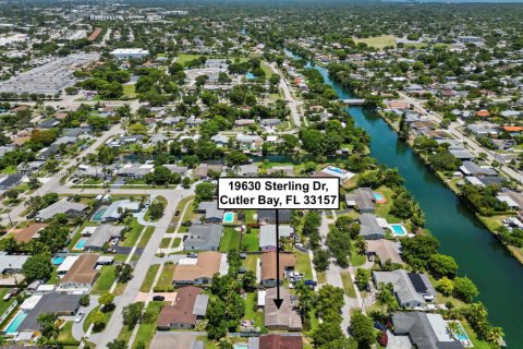 House in Cutler Bay, Florida 3 bedrooms, 164.07 sq.m. № 1858588 - photo 29