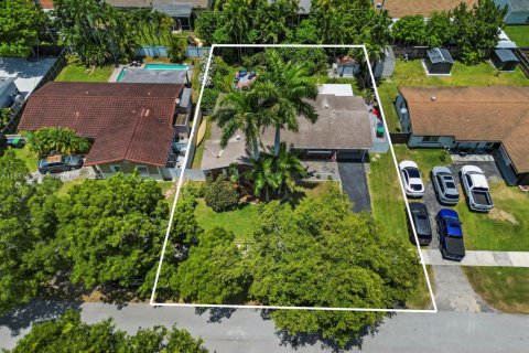 House in Cutler Bay, Florida 3 bedrooms, 164.07 sq.m. № 1858588 - photo 26