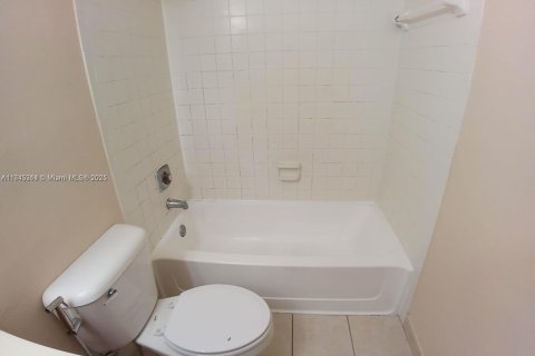 Condo in Pompano Beach, Florida, 1 bedroom  № 1700053 - photo 8