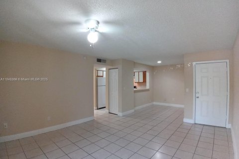 Condo in Pompano Beach, Florida, 1 bedroom  № 1700053 - photo 3