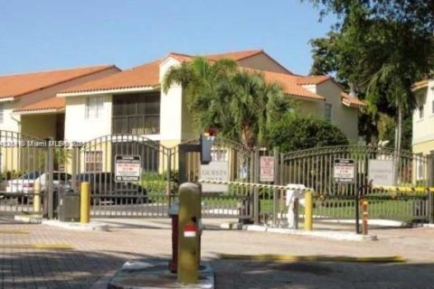 Condo in Pompano Beach, Florida, 1 bedroom  № 1700053 - photo 15