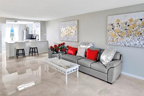 Condominio en venta en Lauderhill, Florida, 2 dormitorios, 117.06 m2 № 2199287 - foto 10