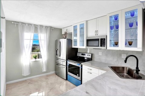 Condominio en venta en Lauderhill, Florida, 2 dormitorios, 117.06 m2 № 2199287 - foto 14