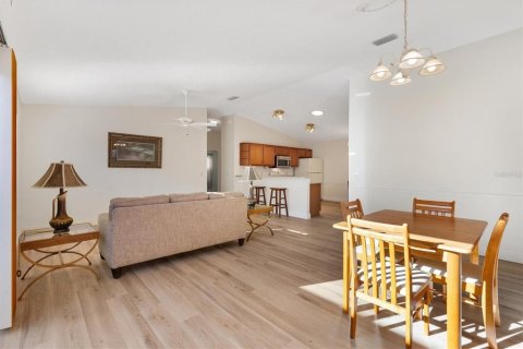 Villa ou maison à vendre à The Villages, Floride: 2 chambres, 107.4 m2 № 2416974 - photo 6