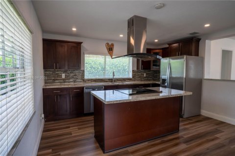 House in Miami, Florida 4 bedrooms, 158.21 sq.m. № 1930422 - photo 10