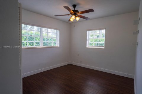 House in Miami, Florida 4 bedrooms, 158.21 sq.m. № 1930422 - photo 26