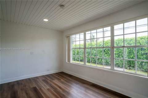 House in Miami, Florida 4 bedrooms, 158.21 sq.m. № 1930422 - photo 20