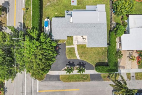 House in Miami, Florida 4 bedrooms, 158.21 sq.m. № 1930422 - photo 6