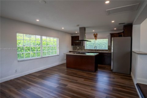 House in Miami, Florida 4 bedrooms, 158.21 sq.m. № 1930422 - photo 12