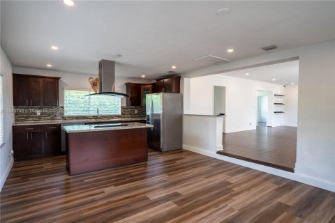 House in Miami, Florida 4 bedrooms, 158.21 sq.m. № 1930422 - photo 11
