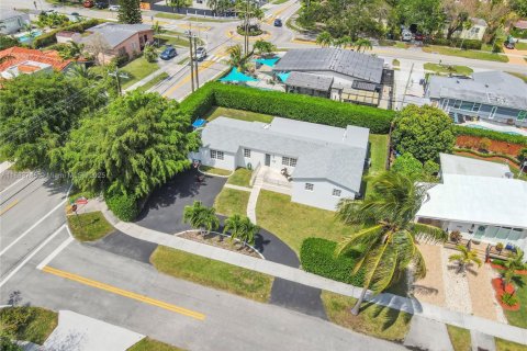 House in Miami, Florida 4 bedrooms, 158.21 sq.m. № 1930422 - photo 7
