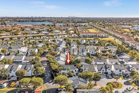 Casa en venta en Miami, Florida, 3 dormitorios, 200.76 m2 № 2431434 - foto 2