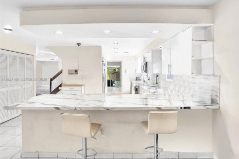 Casa en venta en Miami, Florida, 3 dormitorios, 200.76 m2 № 2431434 - foto 7