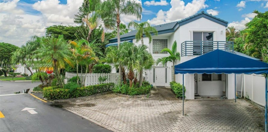 Casa en Miami, Florida 3 dormitorios, 200.76 m2 № 2431434