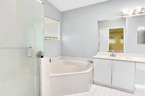 Casa en venta en Miami, Florida, 3 dormitorios, 200.76 m2 № 2431434 - foto 25