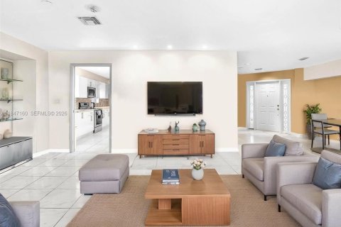 Casa en venta en Miami, Florida, 3 dormitorios, 200.76 m2 № 2431434 - foto 10