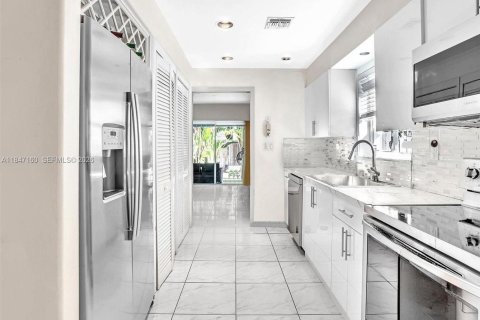 Casa en venta en Miami, Florida, 3 dormitorios, 200.76 m2 № 2431434 - foto 6