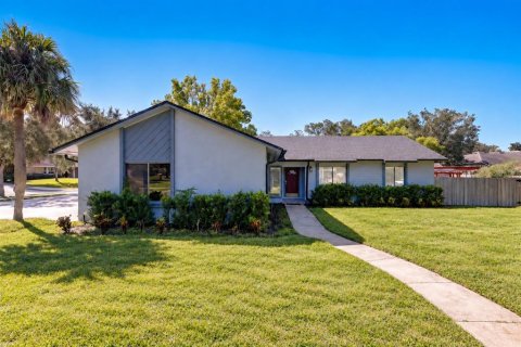 House in Casselberry, Florida 4 bedrooms, 189.33 sq.m. № 2419116
