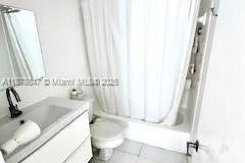 Condominio en venta en Miami Beach, Florida, 2 dormitorios, 73.39 m2 № 1981118 - foto 10