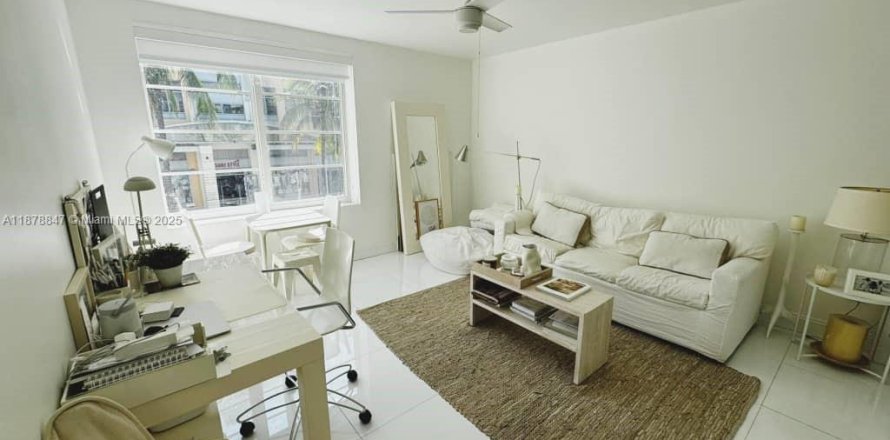 Condominio en Miami Beach, Florida, 2 dormitorios  № 1981118