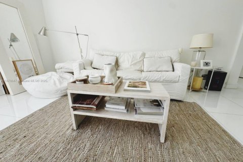 Condominio en venta en Miami Beach, Florida, 2 dormitorios, 73.39 m2 № 1981118 - foto 3