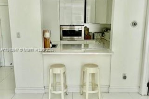 Condominio en venta en Miami Beach, Florida, 2 dormitorios, 73.39 m2 № 1981118 - foto 13