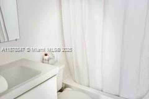 Condominio en venta en Miami Beach, Florida, 2 dormitorios, 73.39 m2 № 1981118 - foto 15