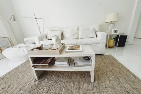 Condominio en venta en Miami Beach, Florida, 2 dormitorios, 73.39 m2 № 1981118 - foto 2