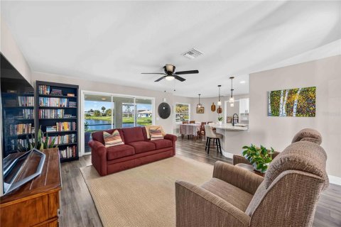 Villa ou maison à vendre à Rotonda, Floride: 3 chambres, 124.02 m2 № 2277765 - photo 6