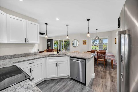 Villa ou maison à vendre à Rotonda, Floride: 3 chambres, 124.02 m2 № 2277765 - photo 12