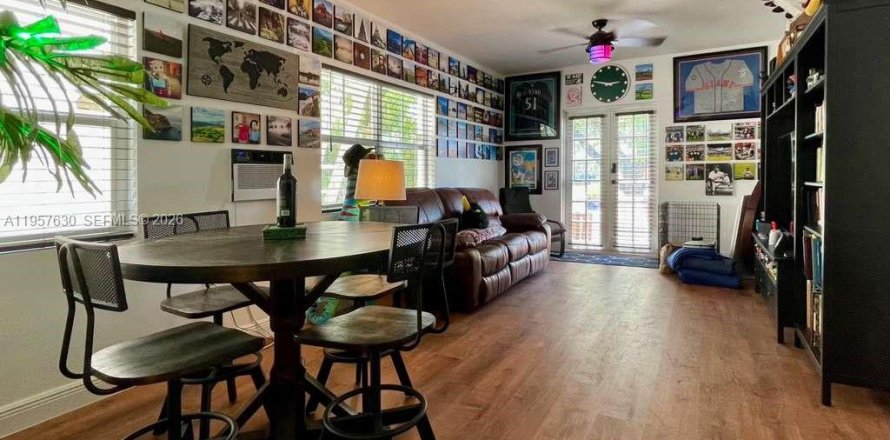 Condominio en Miami Beach, Florida, 1 dormitorio  № 2019866