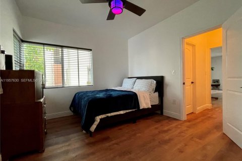 Condominio en venta en Miami Beach, Florida, 1 dormitorio, 57.6 m2 № 2019866 - foto 2