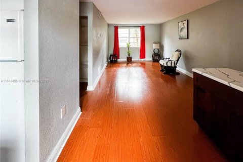 Condo in Palmetto Bay, Florida, 1 bedroom  № 1832481 - photo 6