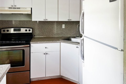 Condo in Palmetto Bay, Florida, 1 bedroom  № 1832481 - photo 14