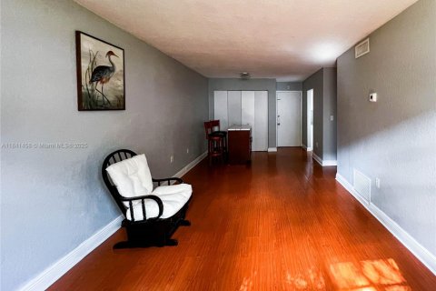 Condo in Palmetto Bay, Florida, 1 bedroom  № 1832481 - photo 9