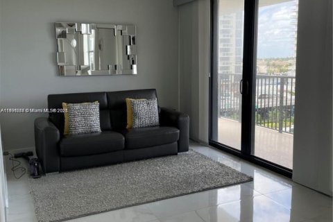 Condo in Hollywood, Florida, 2 bedrooms  № 1944136 - photo 13