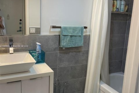 Condo in Hollywood, Florida, 2 bedrooms  № 1944136 - photo 3