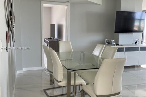 Condo in Hollywood, Florida, 2 bedrooms  № 1944136 - photo 5