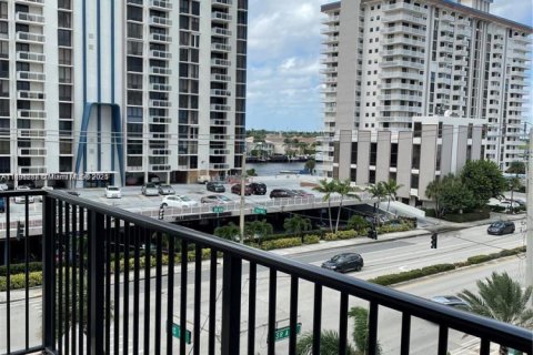 Condo in Hollywood, Florida, 2 bedrooms  № 1944136 - photo 16