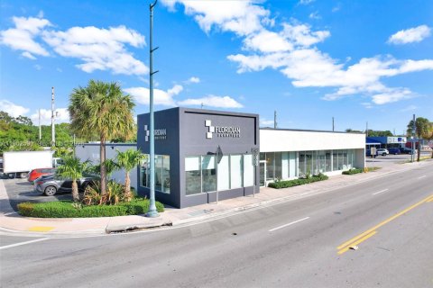 Коммерческая недвижимость в Майами, Флорида № 2024085