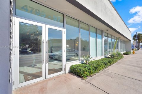 Купить коммерческую недвижимость в Майами, Флорида № 2024085 - фото 9