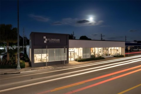 Купить коммерческую недвижимость в Майами, Флорида № 2024085 - фото 2