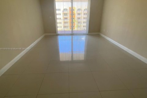 Снять в аренду кондоминиум в Хайалиа, Флорида 1 спальня, 80.82м2, № 1973003 - фото 1